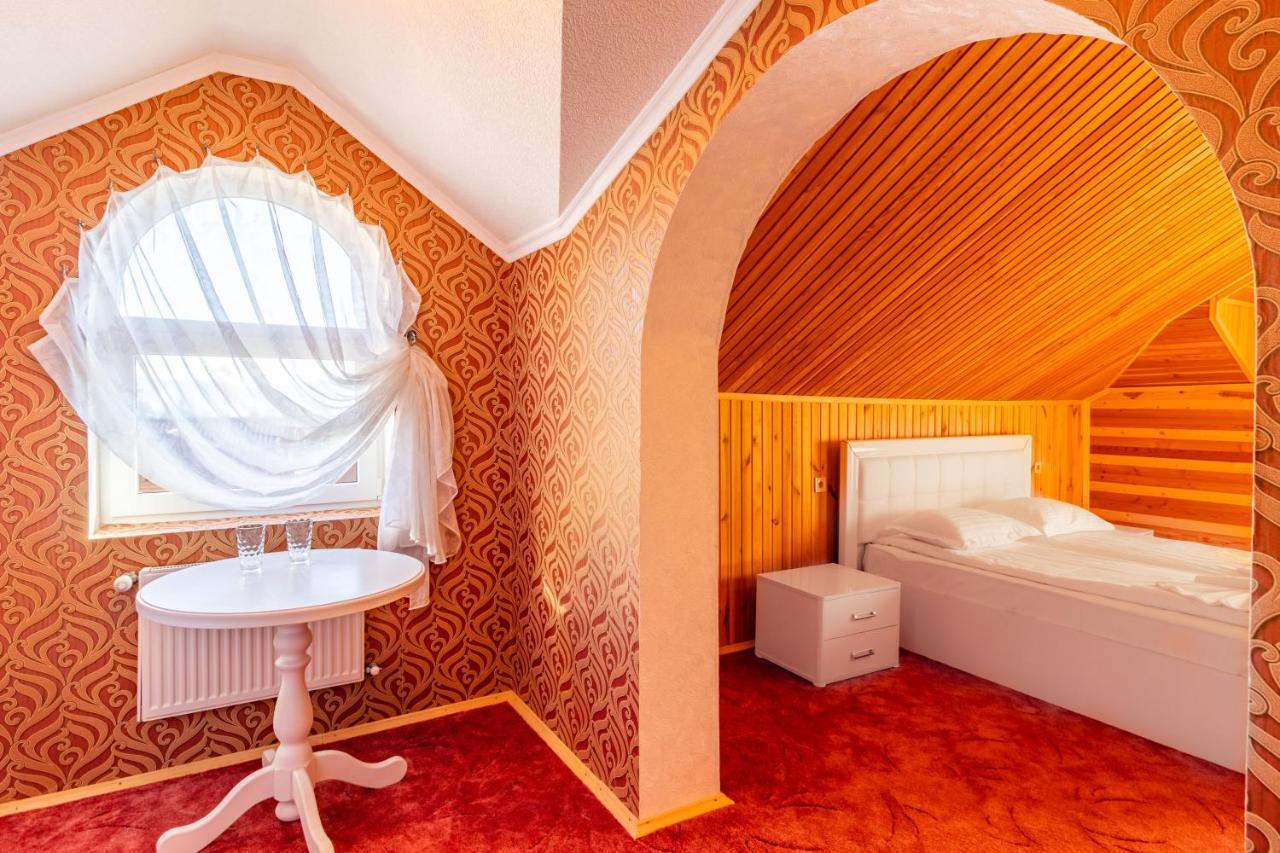 Hotel Zeleniy Bir Bukowel Zewnętrze zdjęcie